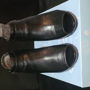 Black booties Life Stride